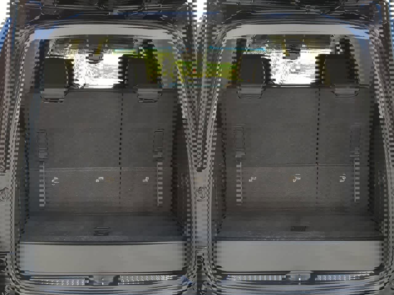 Used 2018 Chevrolet Tahoe LT w/ RST Edition image 31