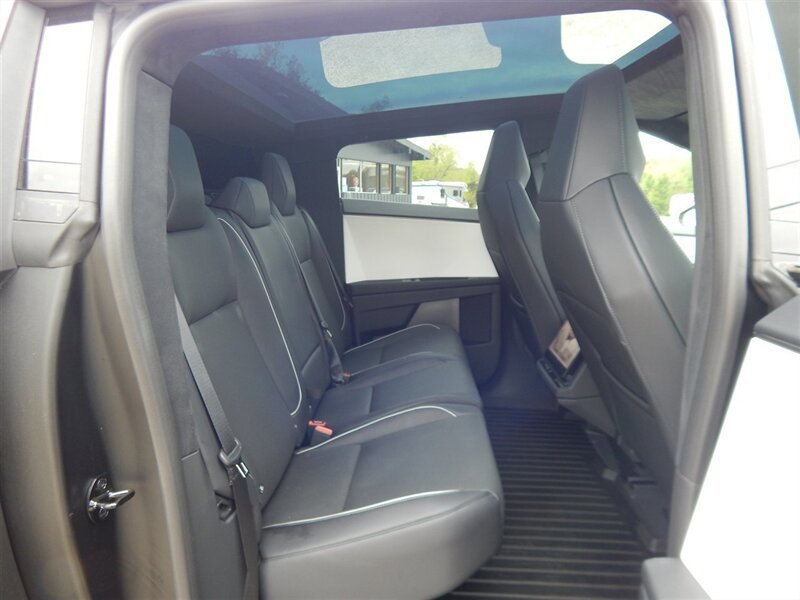 Used 2024 Tesla Cybertruck AWD Crew Cab image 16