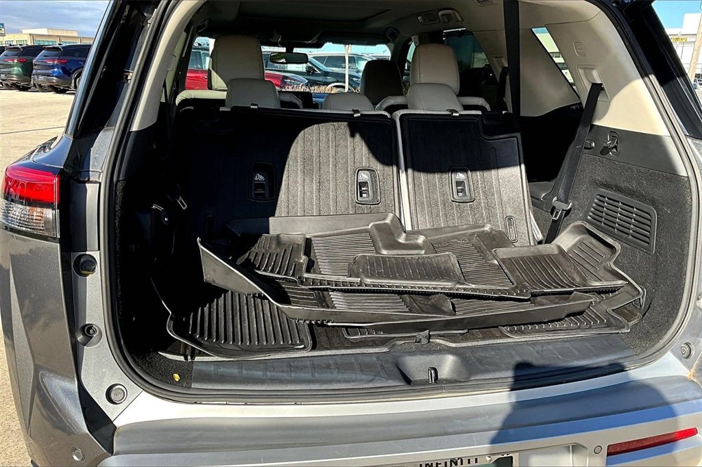 Used 2022 Nissan Pathfinder Platinum w/ Cargo Package image 36