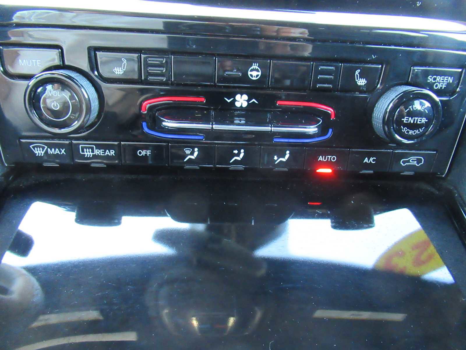 Used 2023 Jeep Grand Cherokee L Laredo image 30