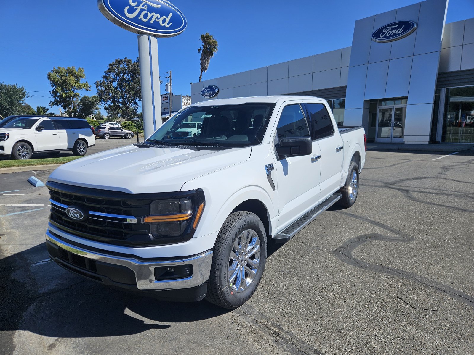 New 2026 Ford F150 XLT w/ XLT Chrome Appearance Package RWD image 2