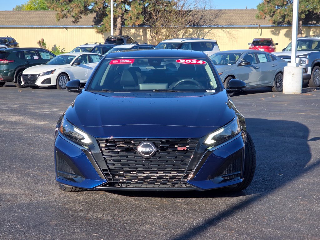 Certified 2024 Nissan Altima 2.0 SR FWD image 19