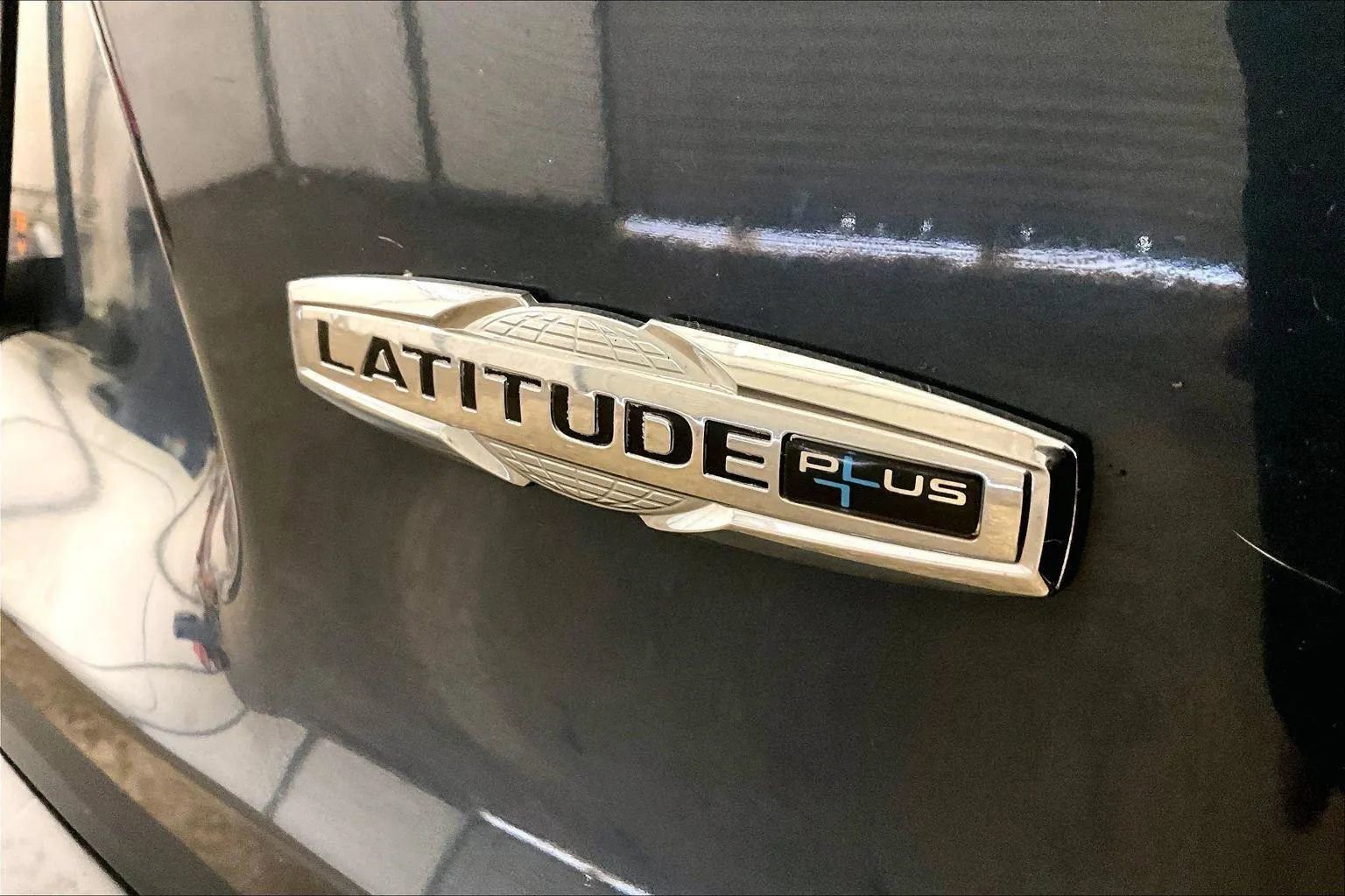 Used 2020 Jeep Cherokee Latitude Plus image 13