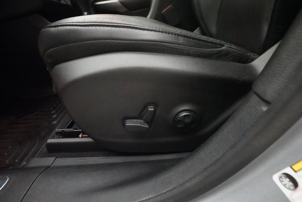 Used 2019 Jeep Cherokee Limited image 28