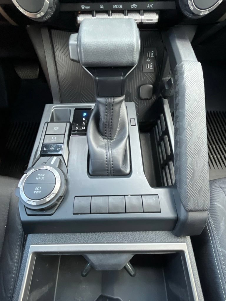 Used 2025 Toyota Tacoma SR5 AWD/4WD image 18