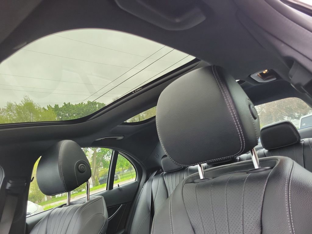 Used 2018 Mercedes-Benz E 400 4MATIC Sedan image 30