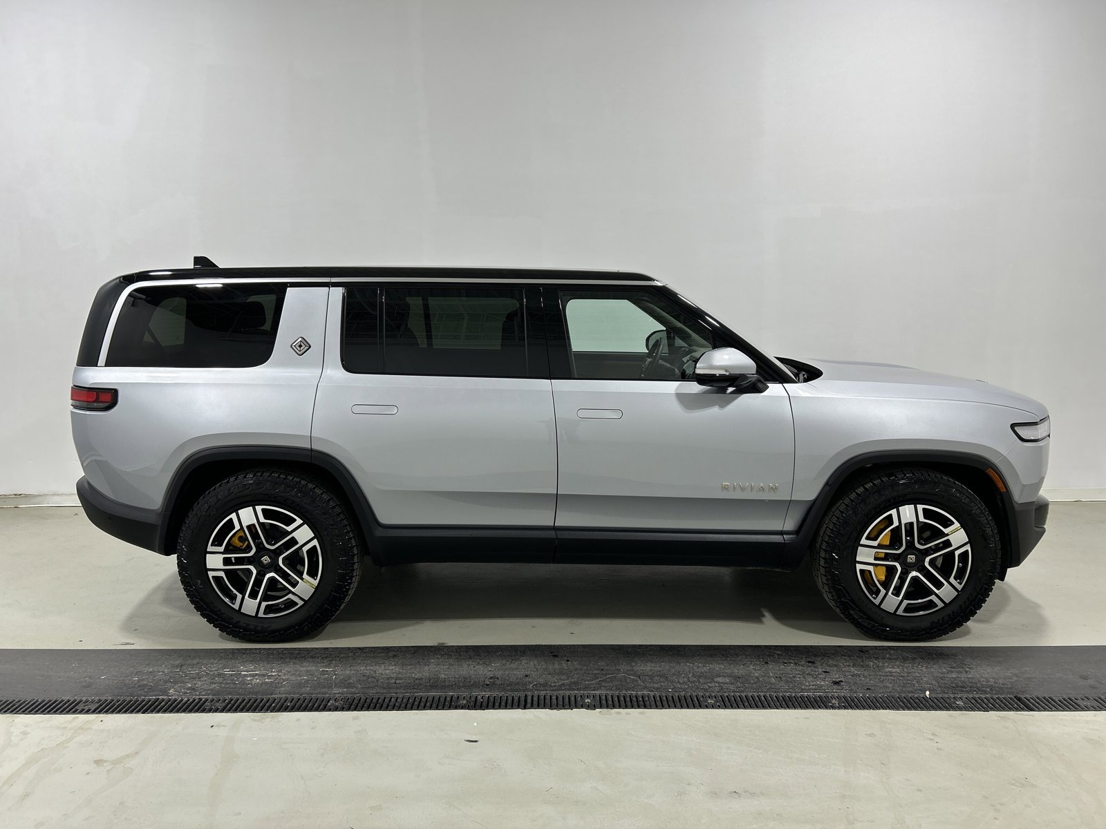 Used 2022 Rivian R1S Launch Edition AWD/4WD image 6