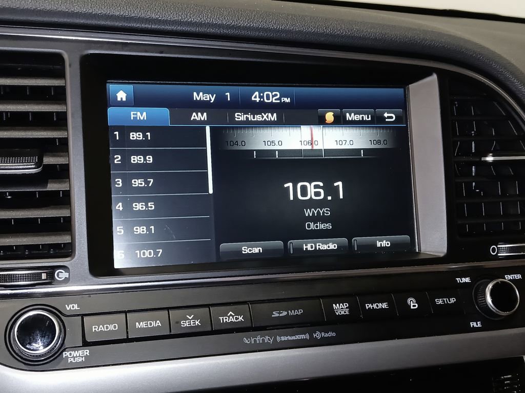 Used 2017 Hyundai Elantra Limited w/ Limited Tech Package 04 FWD image 22