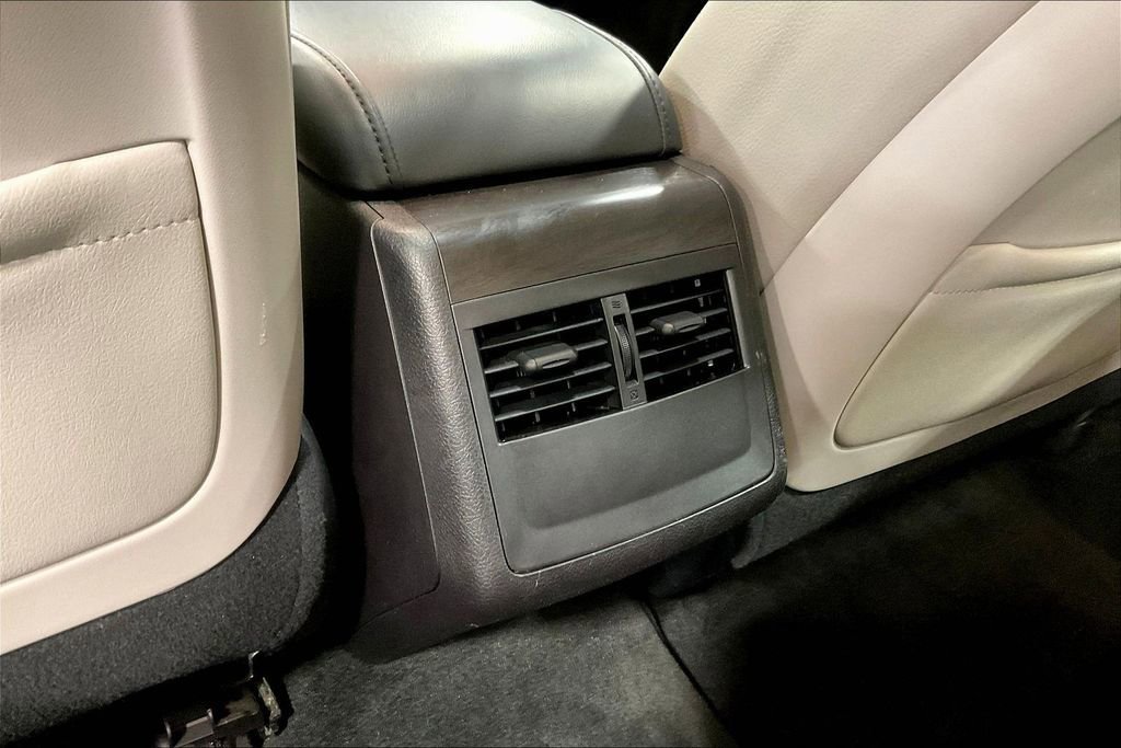 Used 2016 Toyota Avalon XLE Plus FWD image 10