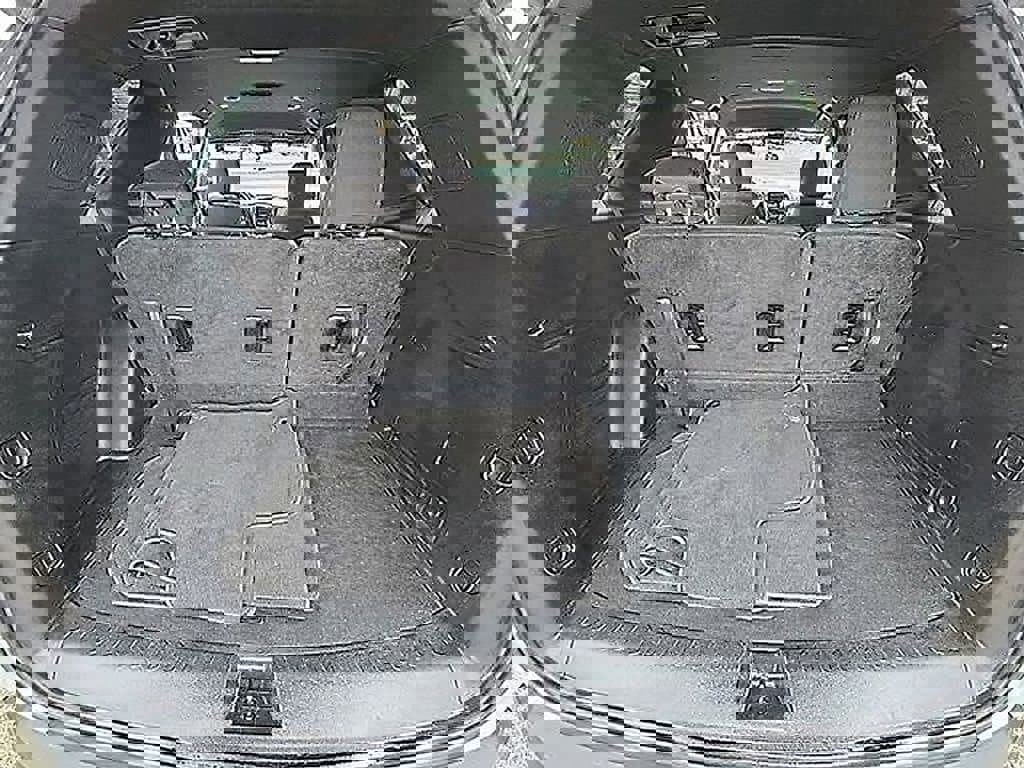 Used 2023 Chevrolet Traverse LT image 49