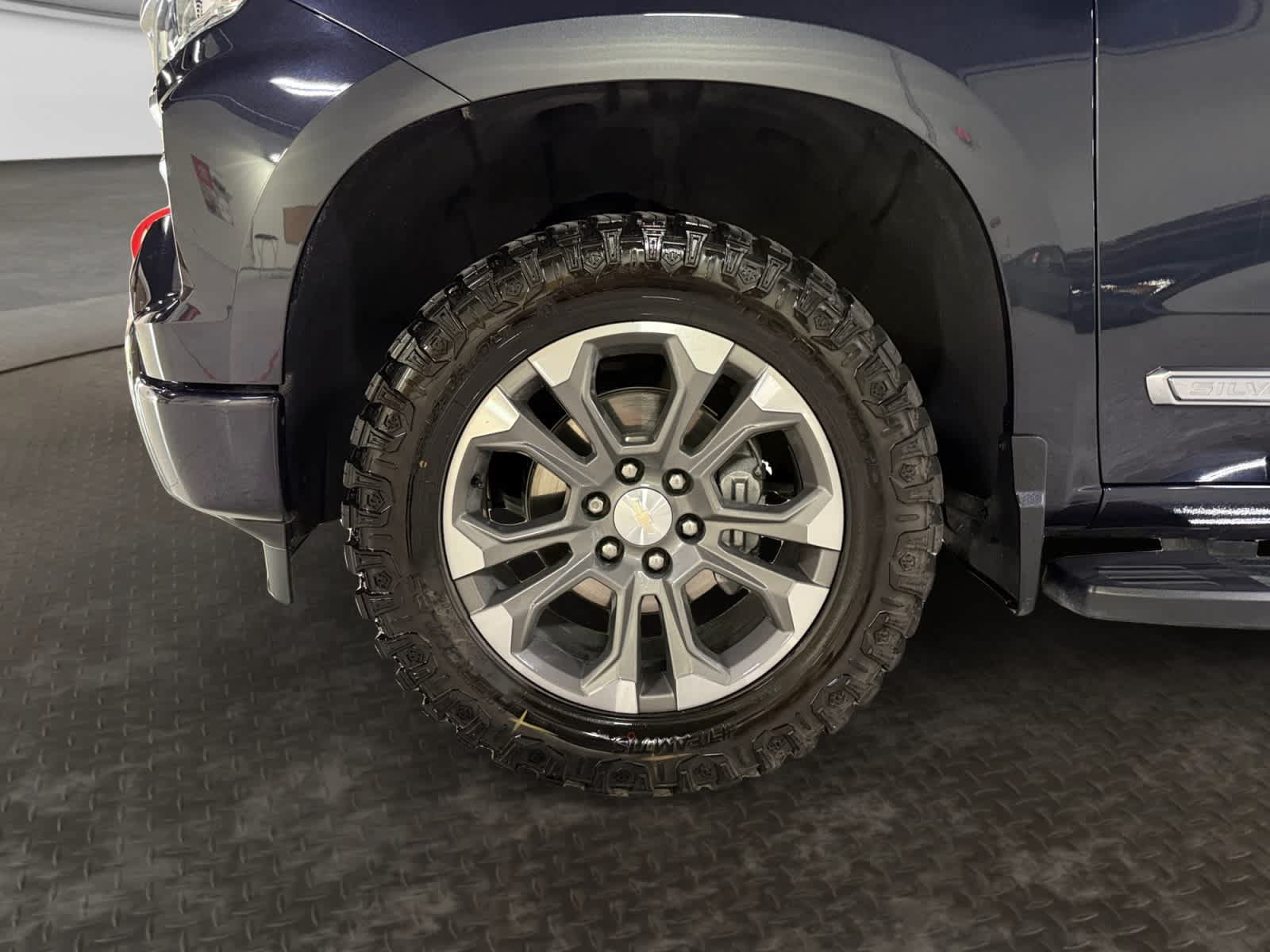 Used 2023 Chevrolet Silverado 1500 High Country w/ Z71 Off-Road Package AWD/4WD image 21