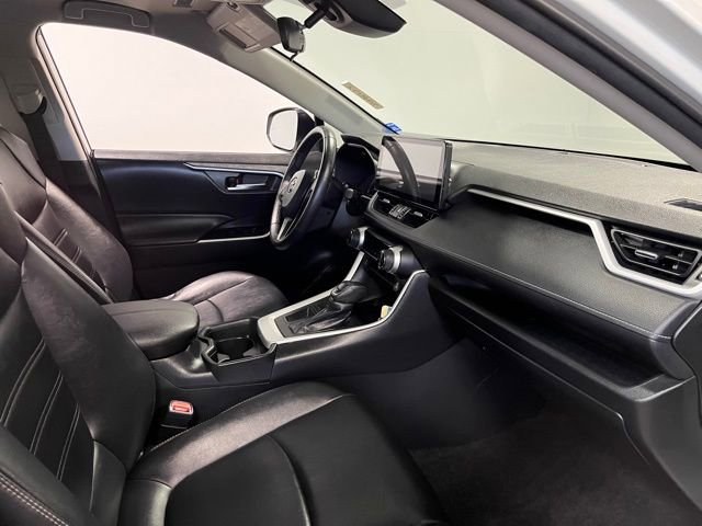 Used 2021 Toyota RAV4 XLE Premium w/ Carpet Mat Package (TMS) image 11