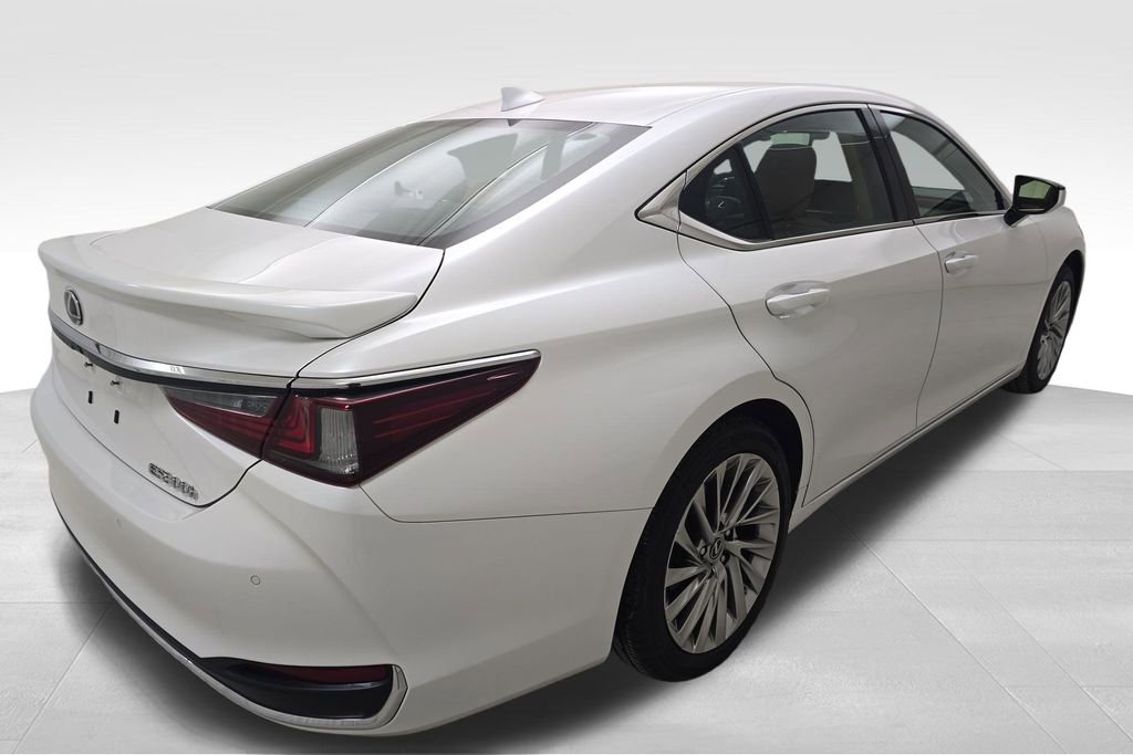 Used 2023 Lexus ES 300h Ultra Luxury image 9