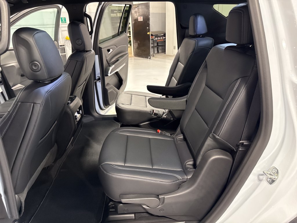 New 2027 Chevrolet Traverse LT w/ Driver Confidence Package FWD image 33