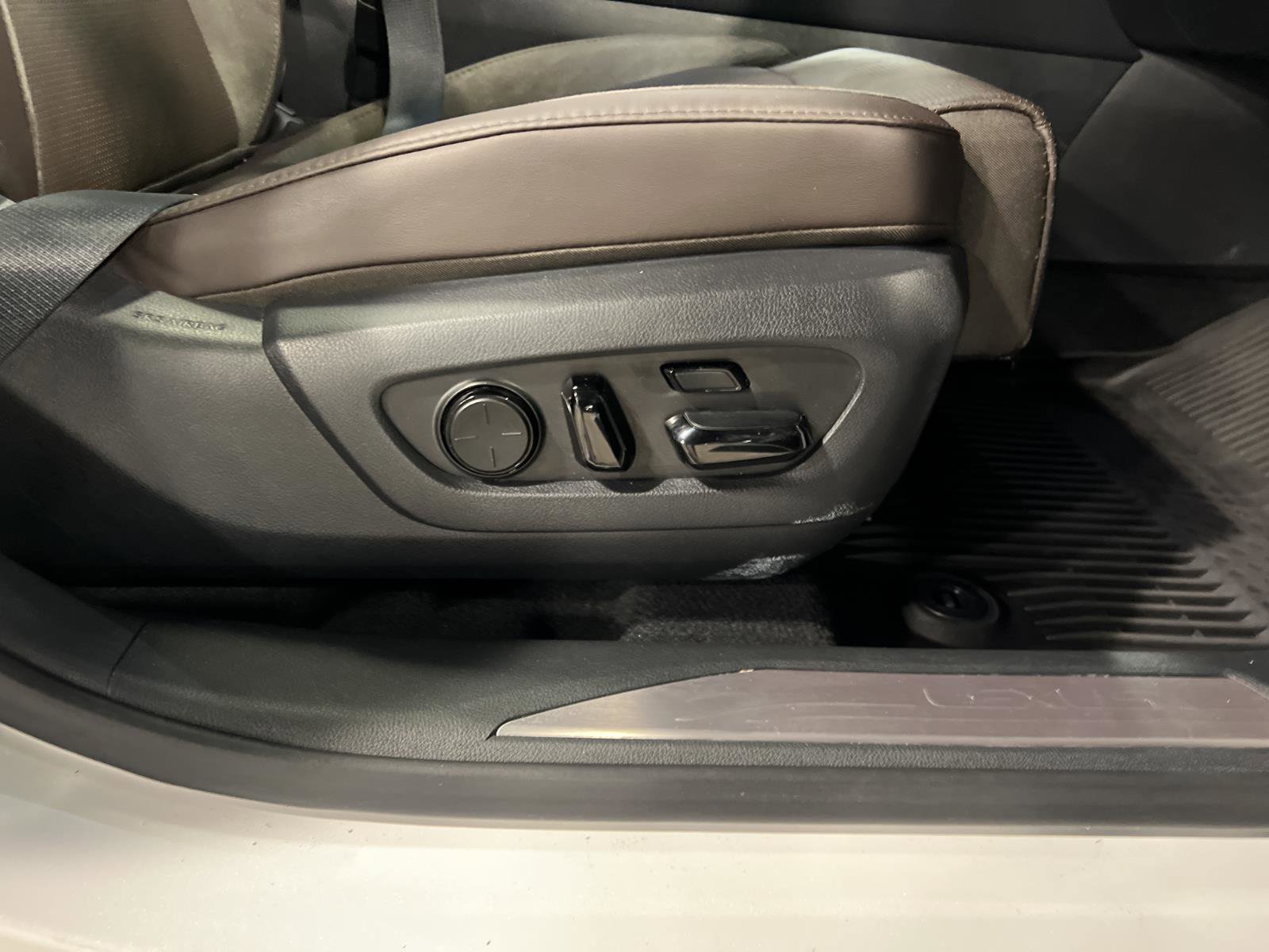 Used 2023 Lexus RX 350 AWD w/ Cold Area Package image 41