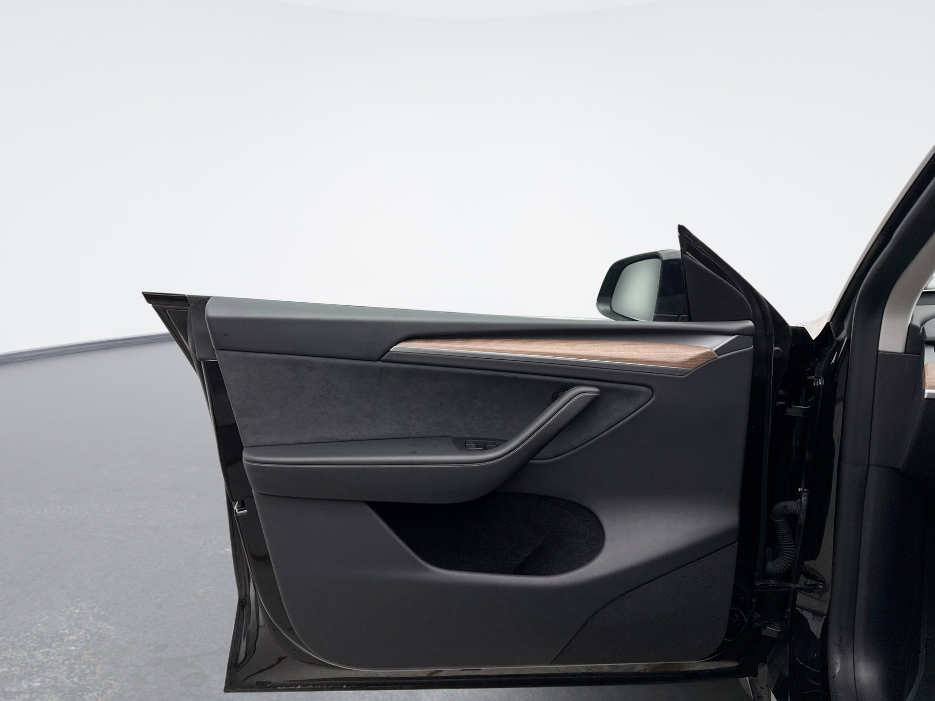 Used 2023 Tesla Model Y Long Range image 9