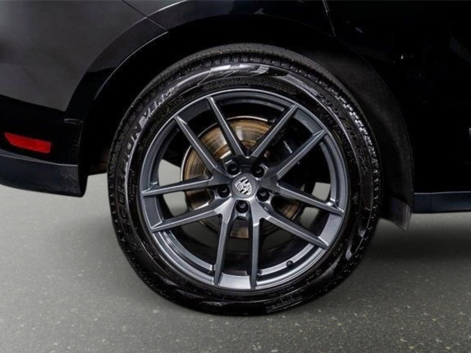 Used 2025 Porsche Macan Turbo AWD/4WD image 9