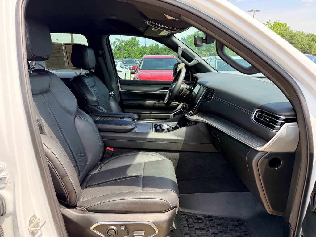 Used 2024 Jeep Wagoneer Series II w/ Flexible Seating Group AWD/4WD image 13