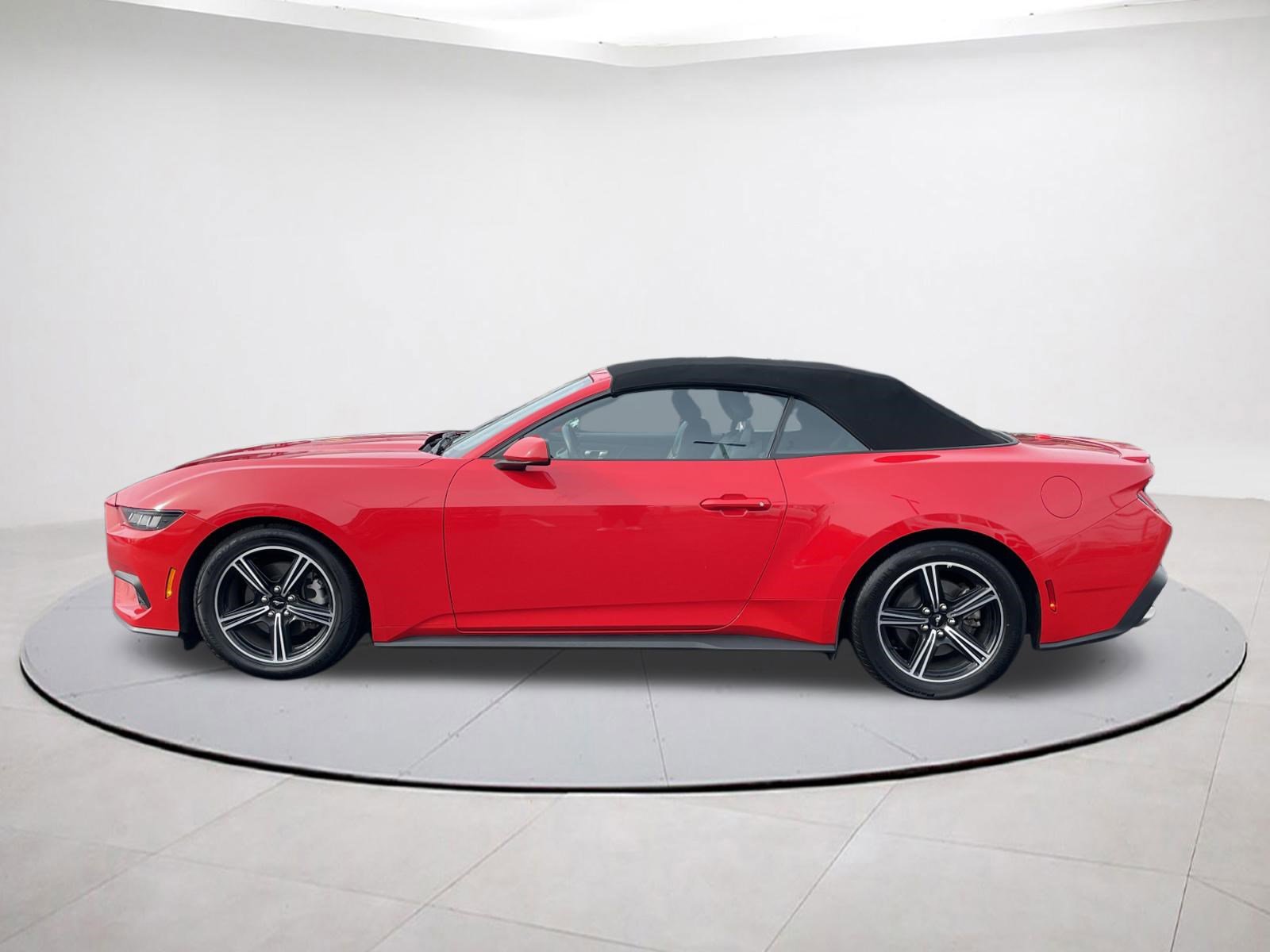 Used 2025 Ford Mustang Premium image 4