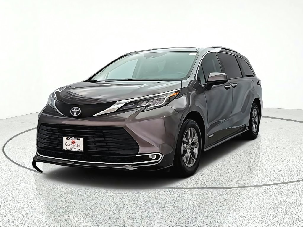 Used 2021 Toyota Sienna XLE w/ XLE Plus Package FWD image 2