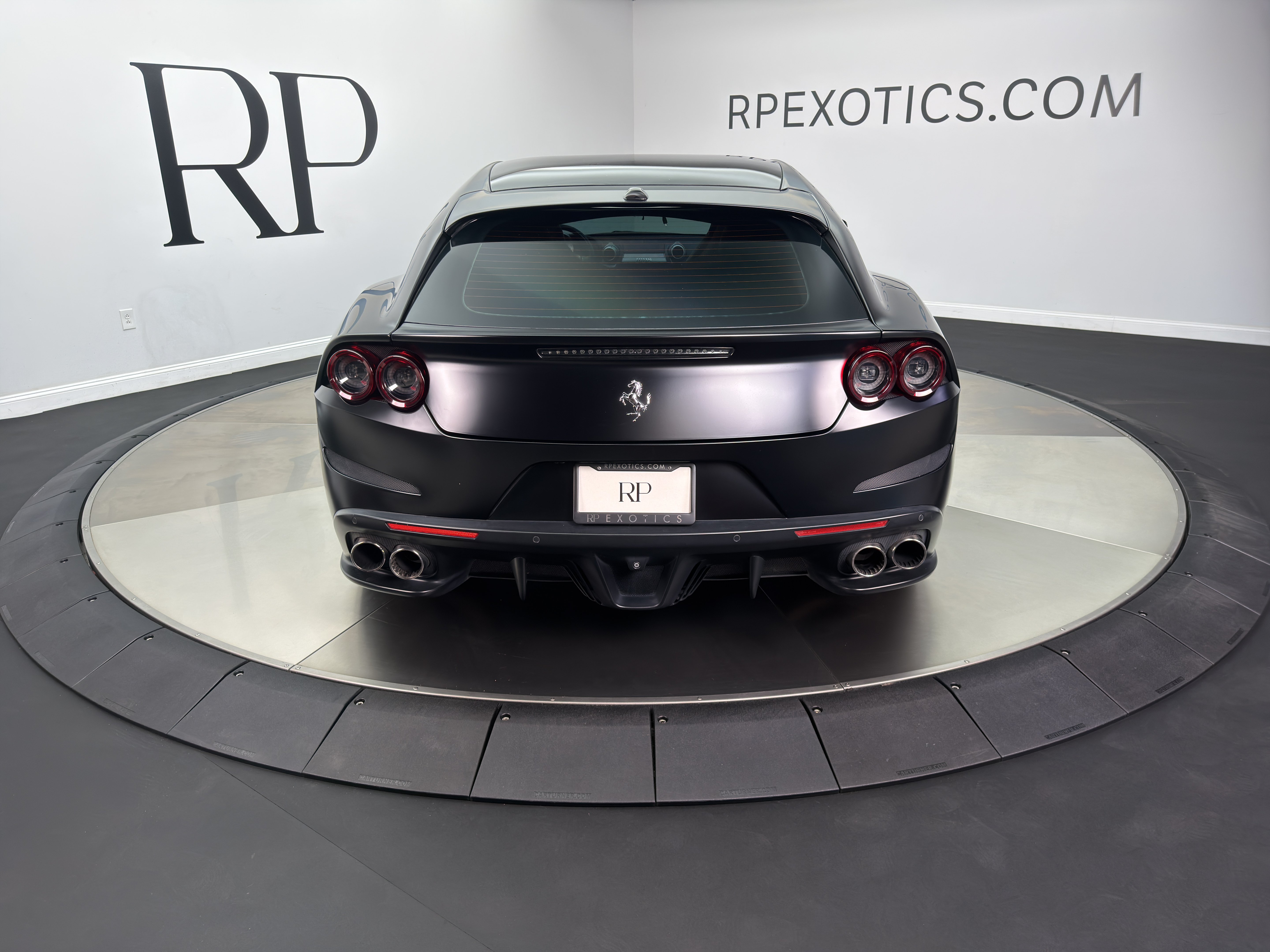 Used 2018 Ferrari GTC4Lusso T RWD image 8
