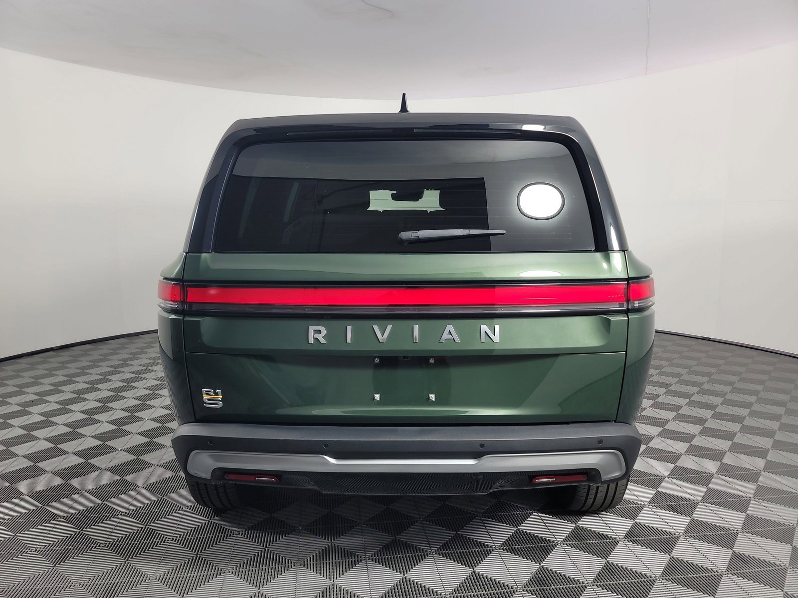 Used 2023 Rivian R1S Adventure AWD/4WD image 4