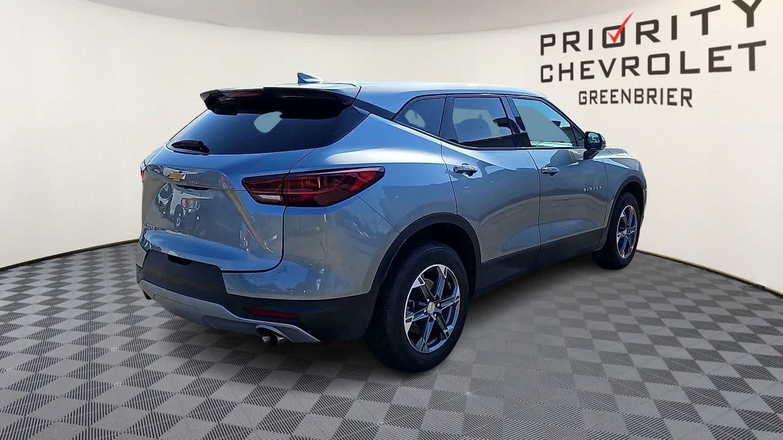 Used 2025 Chevrolet Blazer LT FWD image 8