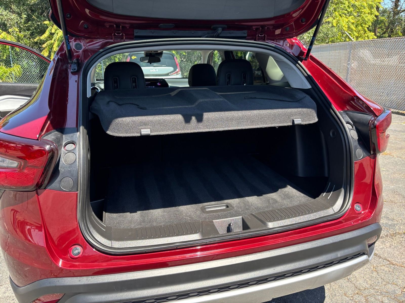 Used 2025 Chevrolet Trax LT FWD image 30