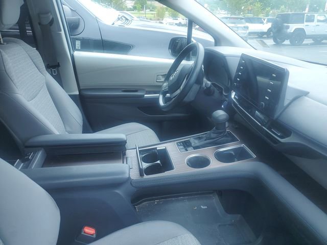 Used 2021 Toyota Sienna LE FWD image 10