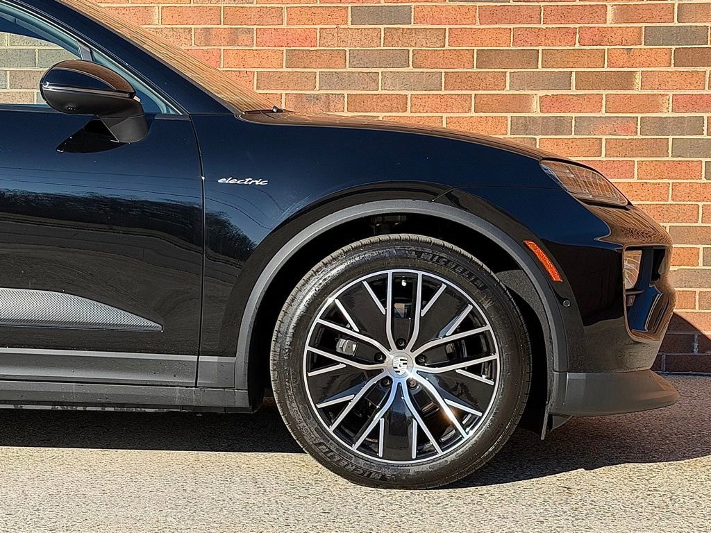 New 2026 Porsche Macan 4 Electric AWD/4WD image 11