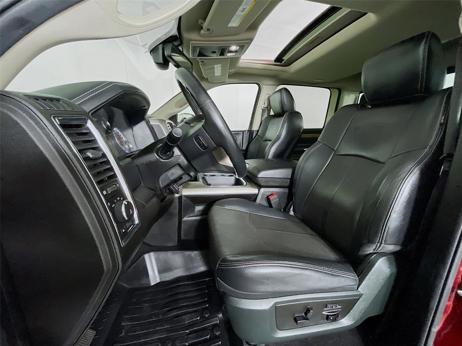 Used 2018 RAM 2500 Laramie w/ Convenience Group image 26