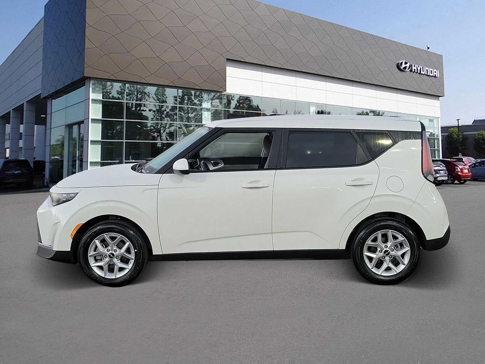Used 2025 Kia Soul LX image 3