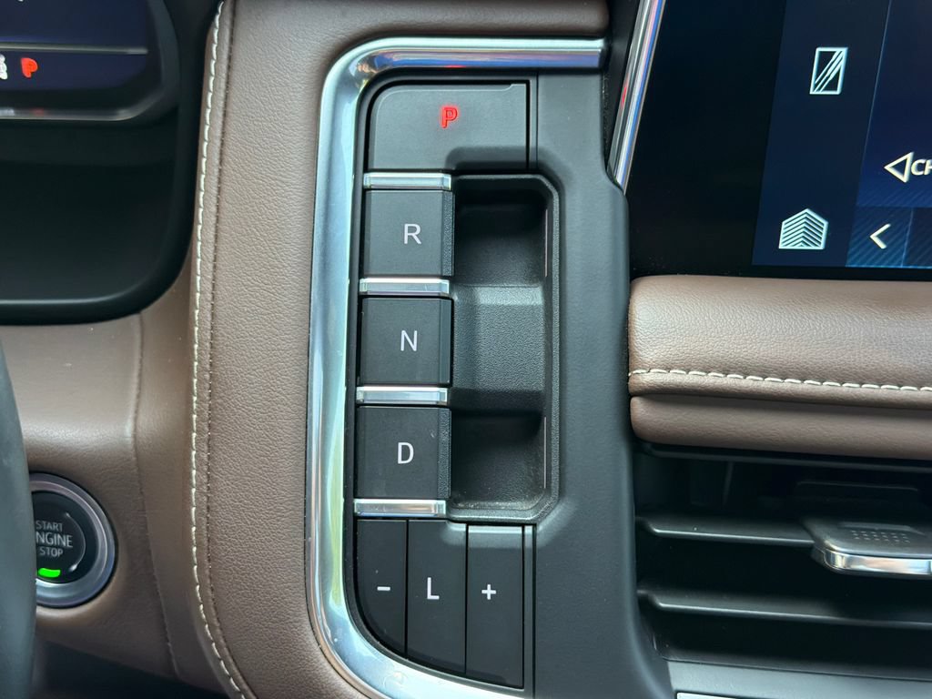 Used 2024 Chevrolet Tahoe High Country AWD/4WD image 32
