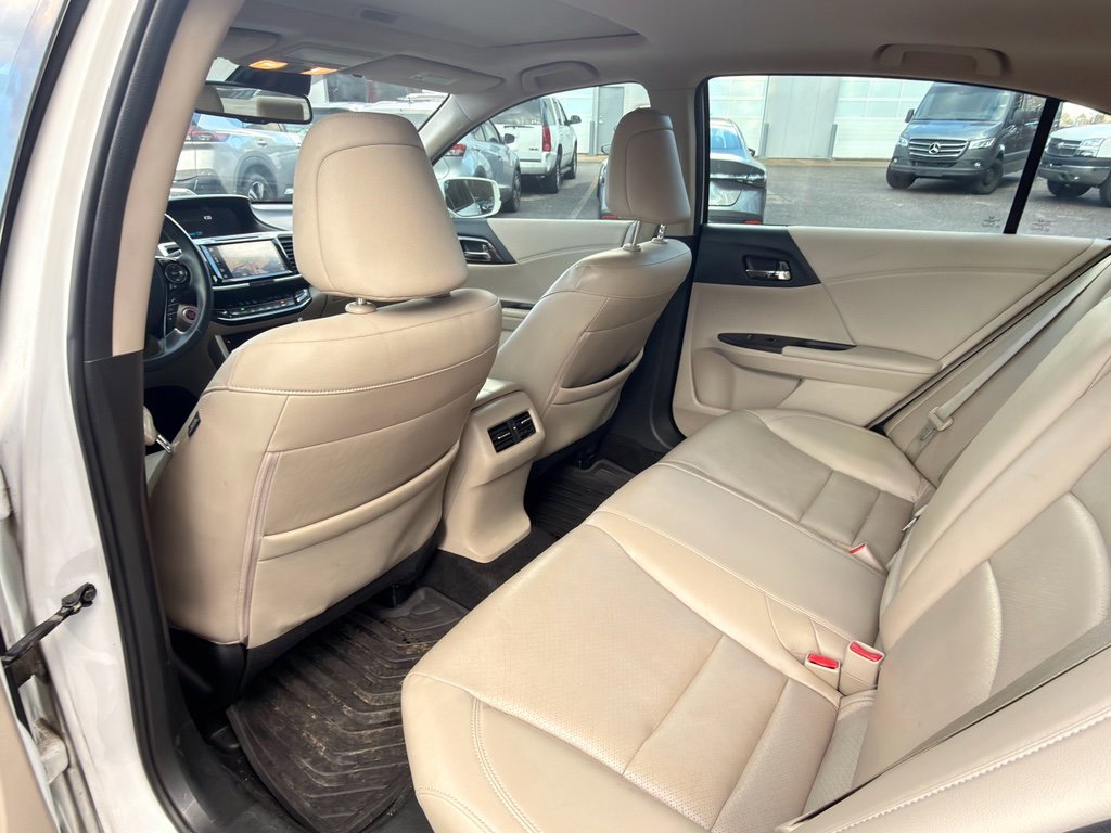Used 2016 Honda Accord Touring image 10