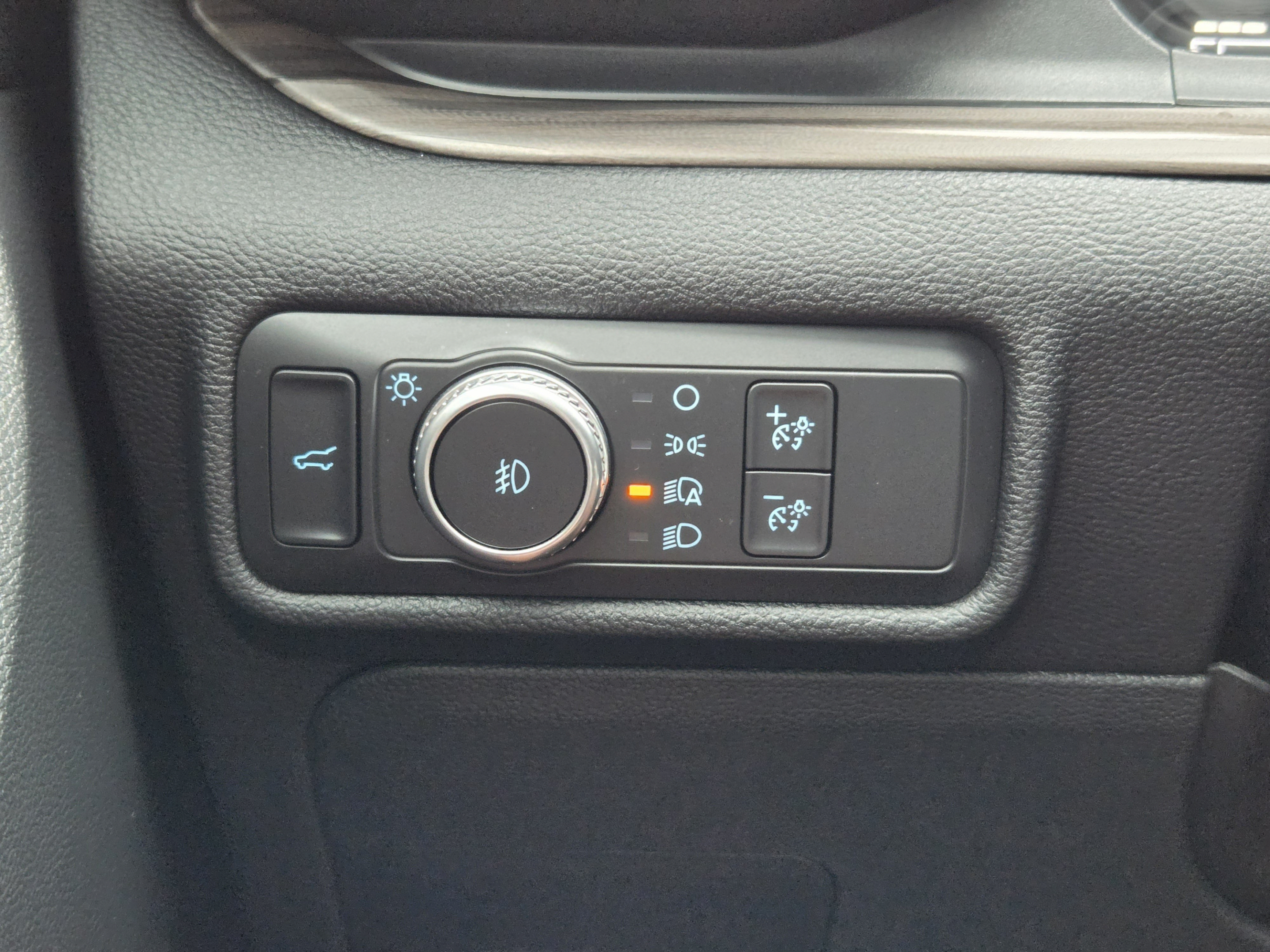 Used 2020 Ford Explorer Limited RWD image 17