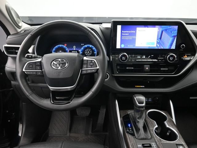 Used 2024 Toyota Highlander Platinum image 11