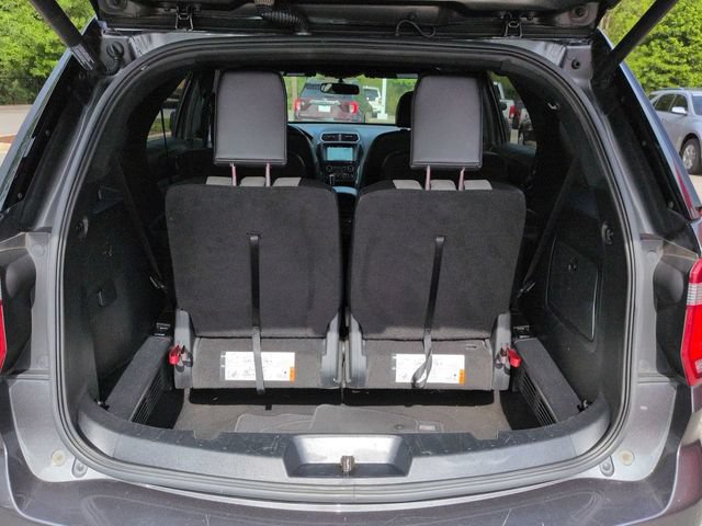 Used 2017 Ford Explorer XLT w/ Equipment Group 202A FWD image 13