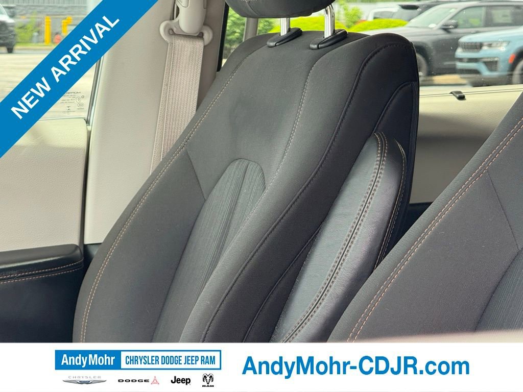 Used 2018 Chrysler Pacifica Touring Plus FWD image 14