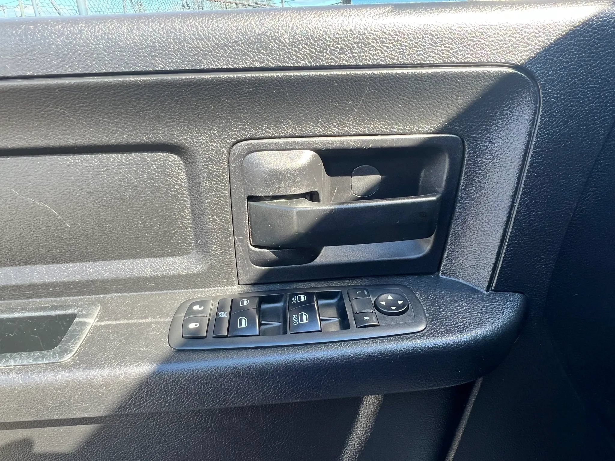 Used 2017 RAM 1500 Express AWD/4WD image 12