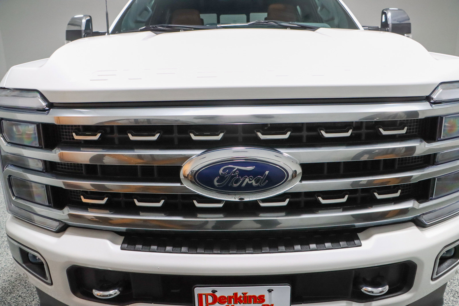 Used 2024 Ford F250 Platinum w/ FX4 Off-Road Package image 4