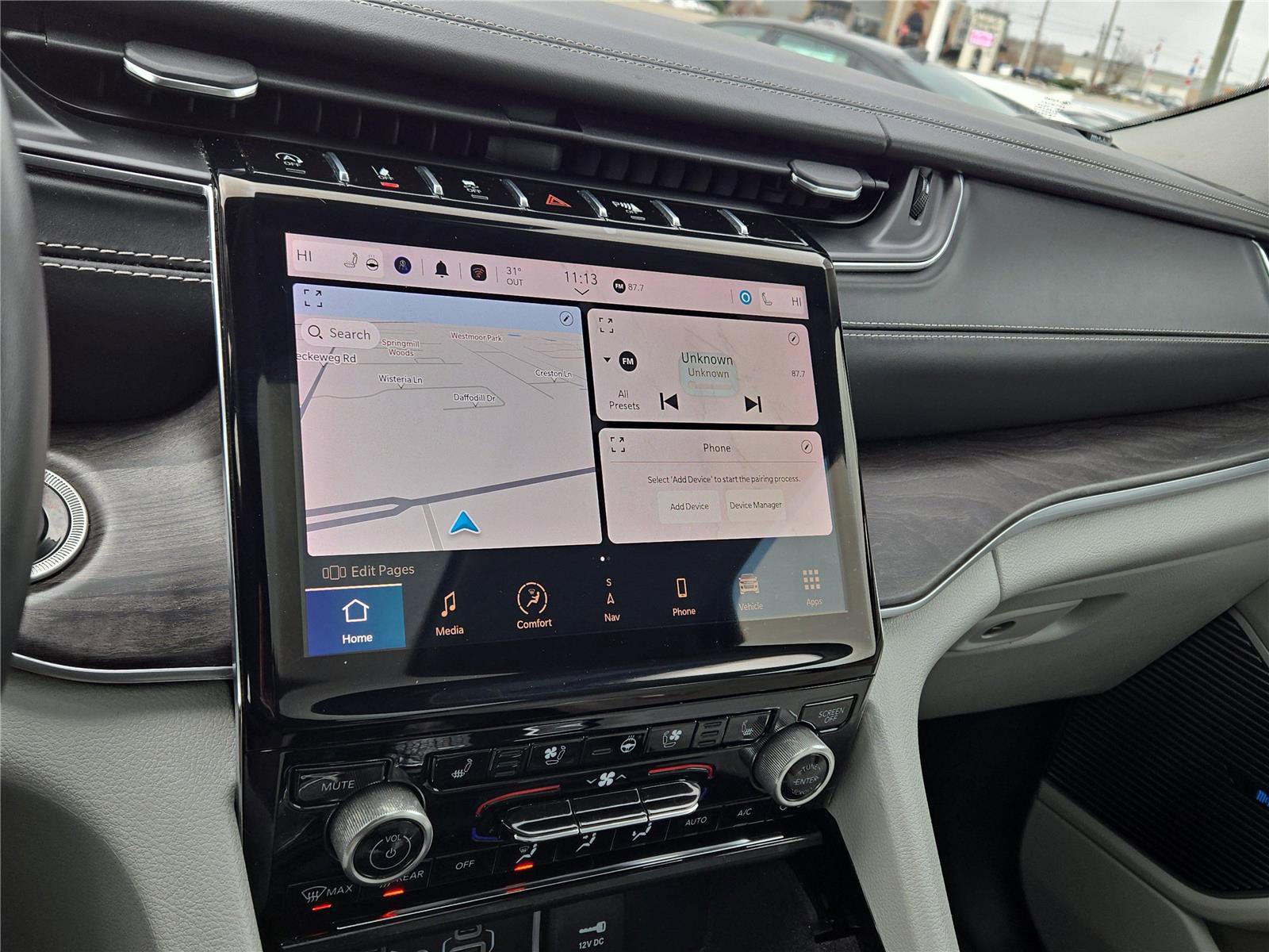 Used 2022 Jeep Grand Cherokee Overland w/ Luxury Tech Group IV image 7