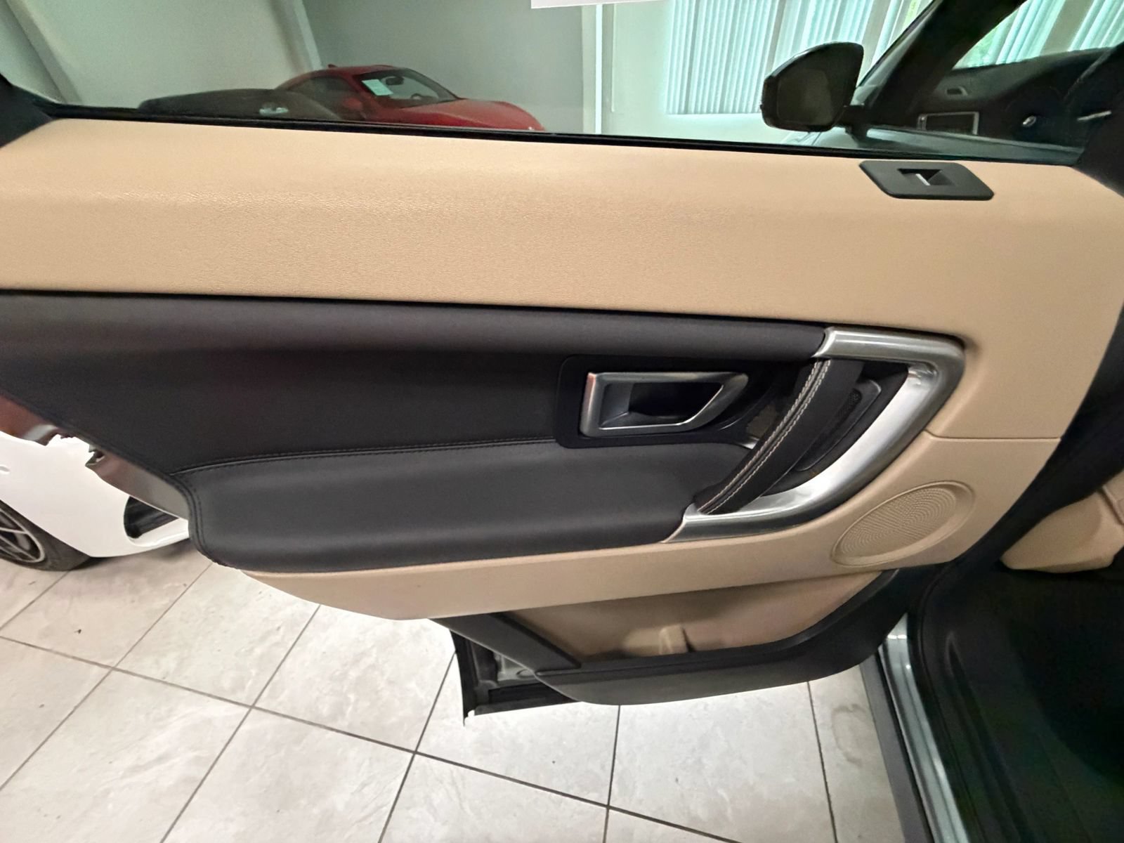 Used 2018 Land Rover Discovery Sport HSE AWD/4WD image 15