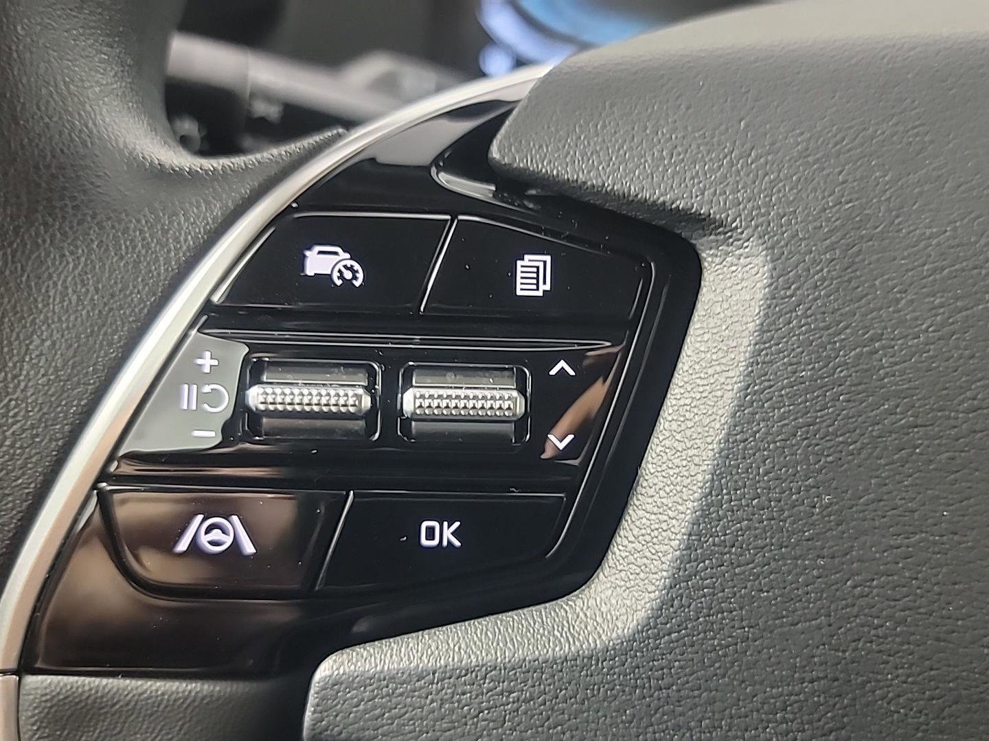 Used 2025 Kia Niro LX image 26