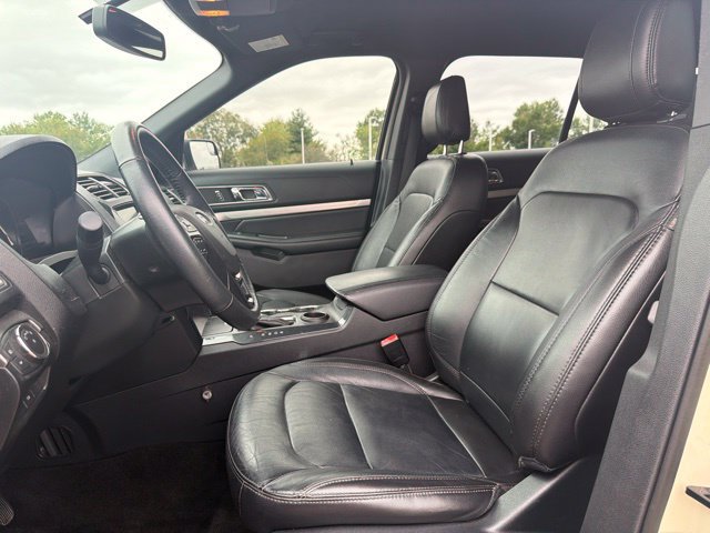 Used 2018 Ford Explorer XLT w/ Equipment Group 202A FWD image 26