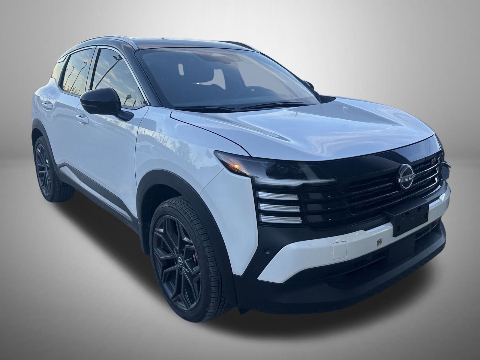 Used 2025 Nissan Kicks SR w/ SR Premium Package image 2