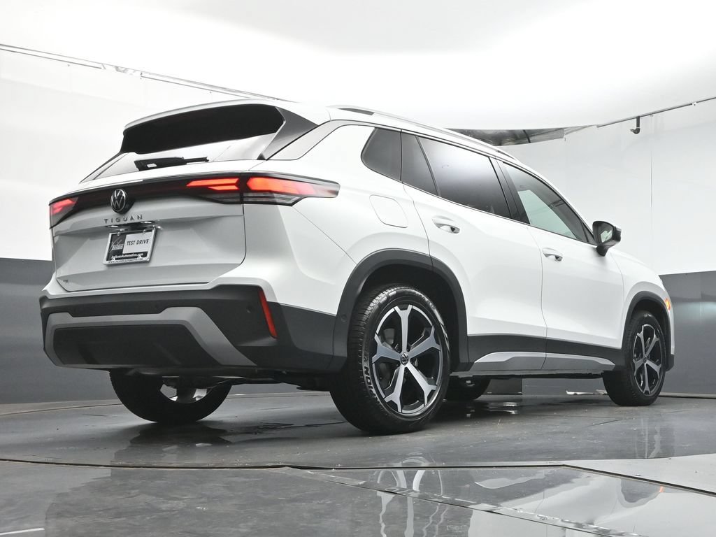 New 2026 Volkswagen Tiguan SE FWD image 39