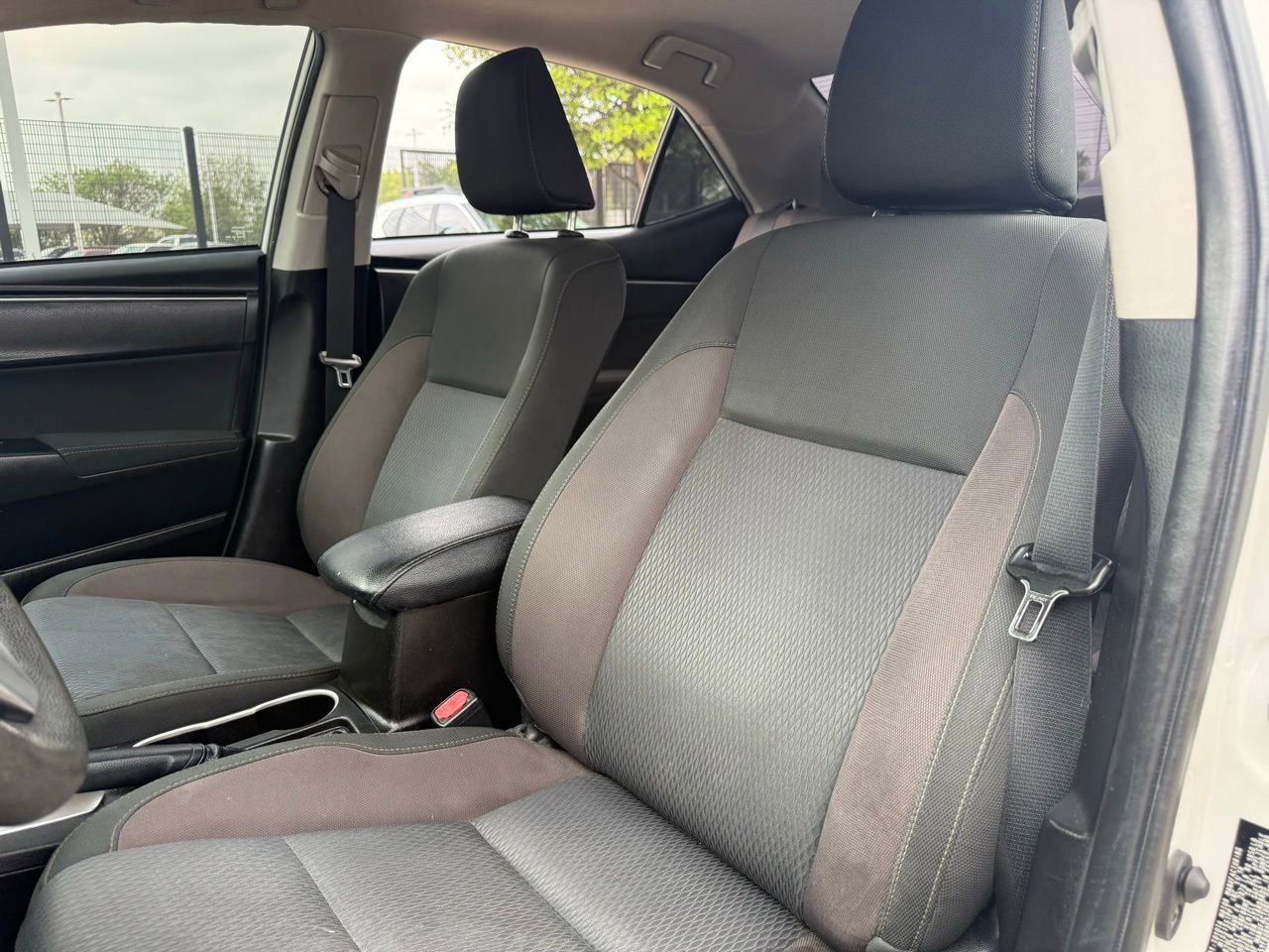 Used 2019 Toyota Corolla LE w/ Carpet Mat Package (TMS) image 10