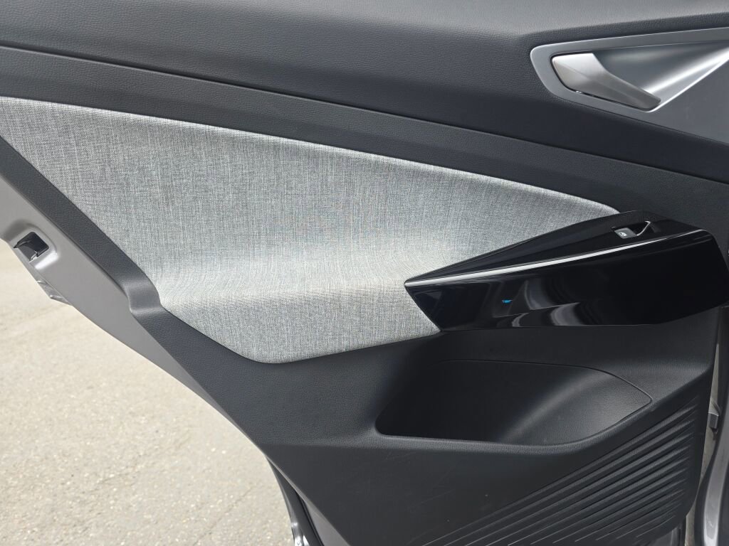 Used 2023 Volkswagen ID.4 Pro AWD/4WD image 18