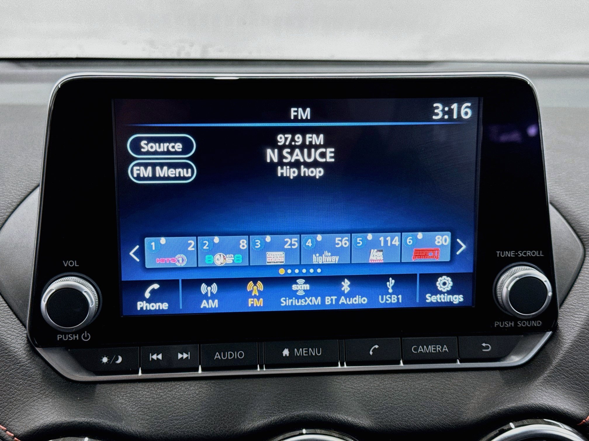 Used 2025 Nissan Sentra SR FWD image 21