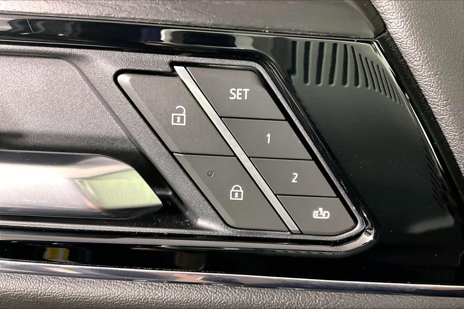Used 2025 GMC Yukon XL Denali w/ Sun & Power Step Package AWD/4WD image 35